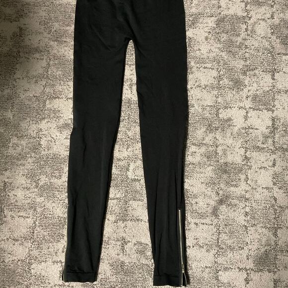 BLack leggings with zip up ankles by design history, size large seamless - Picture 1 of 4